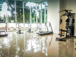 Great Location and Comfy 1BR Apartment at Woodland Park Residence By Travelio - Giacarta - 3