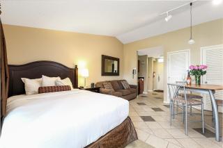 Lake Views at The Shores Great Location 5693 - 7