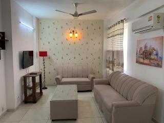 Mehnoor Homestay - Zirakpur - 0