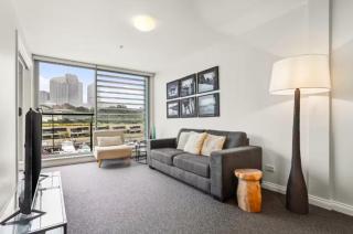 Spectacular Waterfront with Cosmopolitan Lifestyle - Sydney - 9