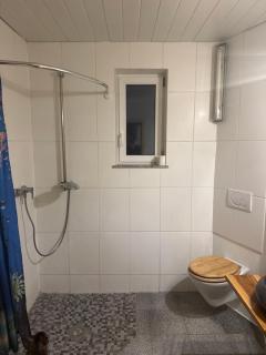 Bauernhof Privatzimmer Reni mit Gemeinschaftsbad Free WiFi - Hausbreitenbach - 3