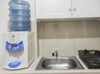 Nice and Cozy Studio at Vida View Makassar Apartment By Travelio - Pampang - 1