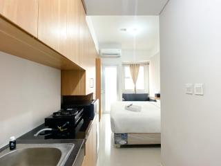Cozy and Simply Studio Transpark Juanda Bekasi Timur Apartment By Travelio - 1