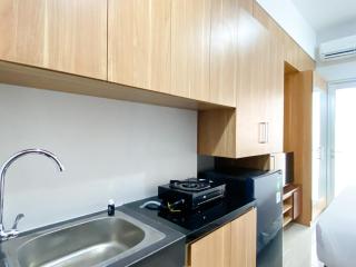 Cozy and Simply Studio Transpark Juanda Bekasi Timur Apartment By Travelio - 3