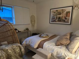 Stylish 3-Bedroom Retreat with Luxe Amenities - Novato - 1