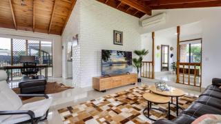 The Poolside Escape - Banksia Beach - 9