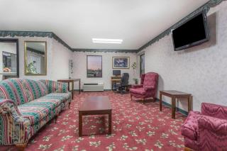 Days Inn by Wyndham Royston - Royston - 9