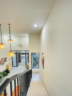 The house 's impressive design, quiet and spacious - 9