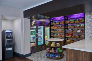 DoubleTree by Hilton Chatsworth - 3