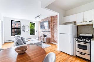 Central and Cozy 3BR 1BA Escape in Hells Kitchen Close to Times Square - New York - 6