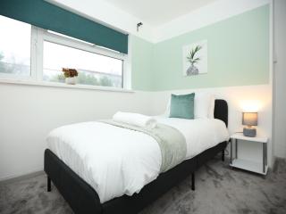 Avonmouth Place By N And N Stays, Four bedroom House in Avonmouth, Perfect for Contractors, Corporate stays and Families, Private Parking, Long stays welcome - 3