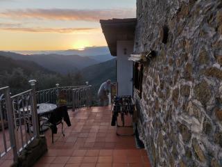 House - Sleeps 5 Scenic Views Fireplace & Garden - 1