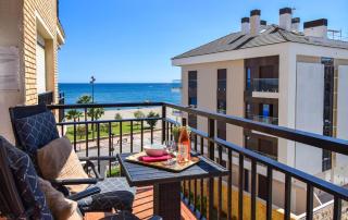 Ref 228 Apartamento de 1 dormitorio con vistas al mar en primera línea de playa en Los Boliches - Fuengirola - 0