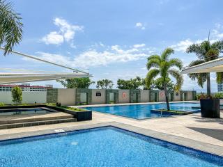 Modern 1BR w Exclusive Pool Access - Lapu Lapu City - 3