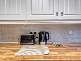 Pass the Keys Beautiful 2Bed House Near Etihad Stadium & Coop Arena - 1