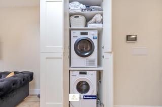Spacious 6 Bedroom House By Trinity Stays Short Lets & Serviced Accommodation Ilford With Free WiFi & Parking - Seven Kings - 6