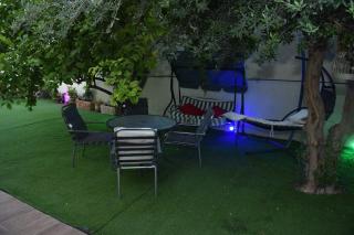 Master hosting Gal - 1