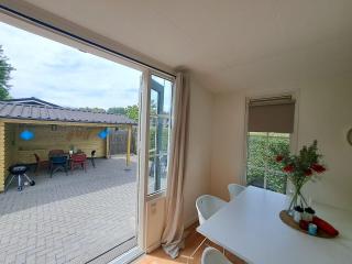 Ruim chalet in hartje Zeeland, dichtbij de kust VP008 - heinkenszand - 1