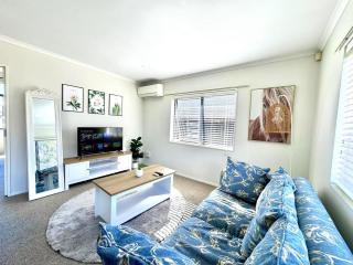 Spacious Comfty 4 BDMs House in Rototuna - Hamilton - 0