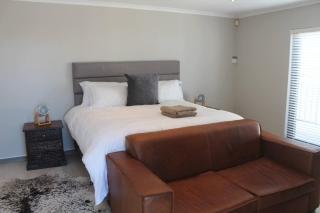 Relax in Style at Ndigo Blue, Langebaans Coziest Holiday Home - Langebaan - 5