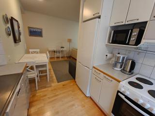Mid Haven Cozy Apartment with Sauna, Glassed Balcony and Free Parking - Kemi - 9