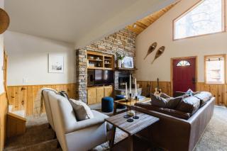 Jackhorn By AvantStay Spectacular Cozy Cabin w Hot Tub - Big Bear Lake - 2