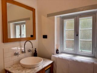 Goat Square House - Historic Row Cottages - Tanunda - 7