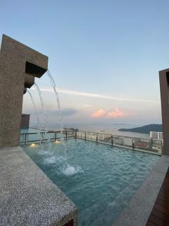 Cozy 2BR Sky Pool & Panoramic Views 1-6 Guests - 4