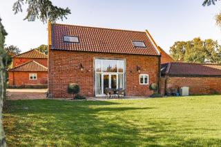 Luxury barn Retreat - sleeps 2-4, quiet location with parking - Wymondham - 0
