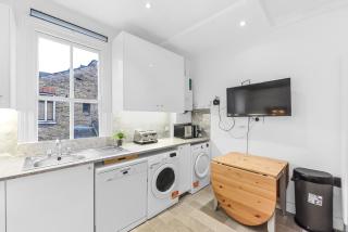 Groves 4 bedroom, Shepherds Bush - 7