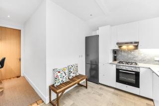 Groves 4 bedroom, Shepherds Bush - 1