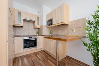 Spacious Apartment with Parking and Balcony by Noclegi Renters - Varsovie - 7