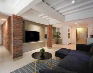 20A Ashgrove home - Movie Room - 0