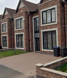 5 Bedroom House - Birmingham - 1