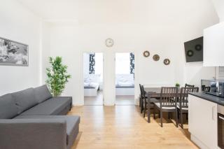 Brilliant 2 Bedrooms Flat Next to The Station - Londra - 0