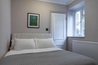 Fabulous 2 Bedroom Apartment by Holland Park - London - 7