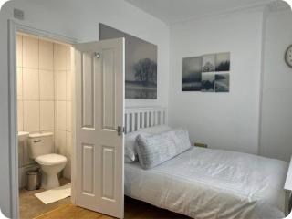 Beautiful six bedroom townhouse citybreak close to city centre - 7