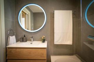 Stylish Newly Renovated Flat, 250 Meters from the Beach, Central Location with Free Parking - 3