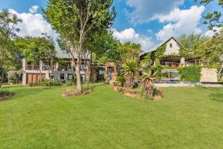 Luxurious Hideaway Villa - 5