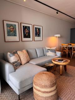 Luxury by the Sea Muizenberg Beachfront Stay - Muizenberg - 0