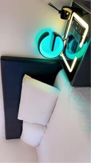 Spacious Amazing Luxury En-suite double room with free parking in a two bedroom apartment - 0