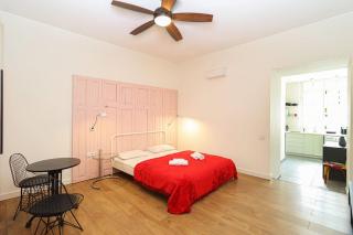 Cozy & Colorful Studio in Sololaki - by Wehost - Tbilisi - 0