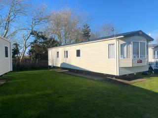 Homely Caravan At Broadland Sands Holiday Park Ref 20044Sv - 9