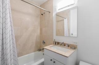 Airy Theater District 1BR w Gym Doorman NYC-70 - New York - 1