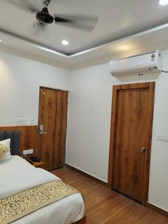 Kennedia International Hotal & Suite - Varanasi - 8
