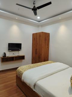 Kennedia International Hotal & Suite - Varanasi - 4