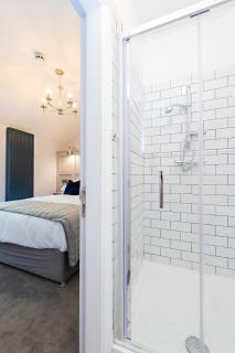 Modern Studio on the Marina - Dublin - 5