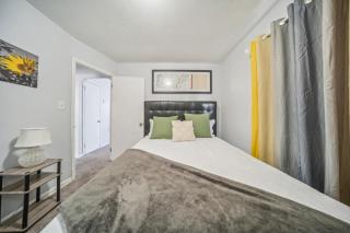 Cozy two bedroom one bath - Cleveland - 2
