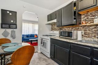 Cozy two bedroom one bath - Cleveland - 1
