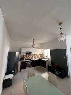 Sliema Spacious Room Airconditioned and SelfCheck In 2B Suite - Sliema - 1